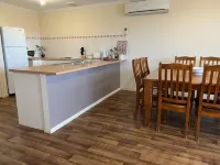 The Palms - Loxton Accommodation, South Australia4 bedroom 2 bathroom home.