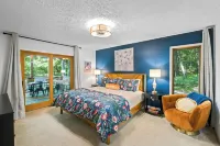 Fam-Friendly Mountain Chalet: Hot Tub, Sauna, Gameroom, Adventure Bunkbeds