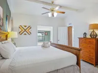 Across from water & pet-friendly - Bullhead Bend! Hotels in Laughlin
