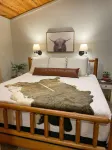 Bear Rock Bungalow-King Bed & 2 Twin Cots