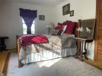 Peaceful cottage in farmland - close to Luray, Shenandoah River & National Park Hotels in Page County