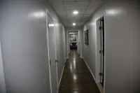 Renovated 3 Bedroom 6 bed unit with onsite parking