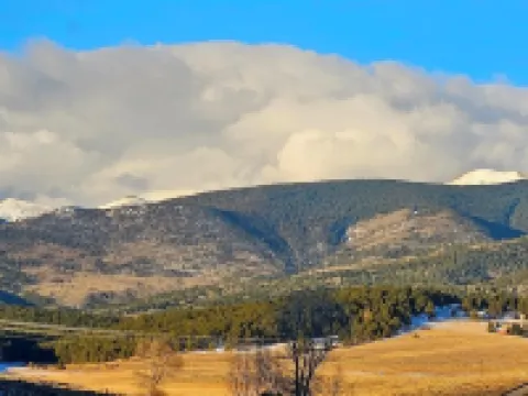 Kokopelli Lodge nestled in the Sangre de Cristo Mtns...Ski/Hike/Fish/Hunt Hotels in Eagle Nest