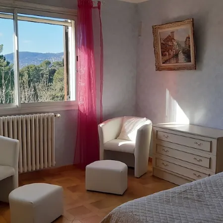 Beautiful Provencal Stone Villa with Large Pool and Pool House