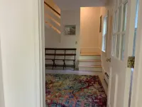 Cozy cottage in woodland setting near to hiking biking and lakes Hotels in Lincolnville