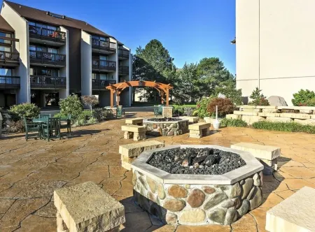 Beautiful Sunset Lakefront with Hot Tub,Pool, Tennis-Pickleball and Bball Court