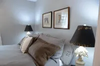 “The Suite at Chase Cottage - Private Entrance! Luxury accommodations.