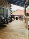 River Front Log Cabin- Hot Tub-Tubing on the River, Pet Friendly. - Chalets
