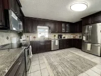 Spacious 3/3 Apt w/Hot Tub/75in TV/Mac Computer