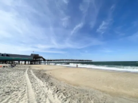 Updated & Roomy 4Br Coastal Home. Sleeps 10. 6 Beds. Great Area. 3 Nite Minimum!