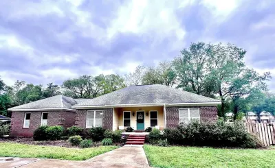 Family Friendly - <1 Mile to Campus Hotels near Mississippi State University