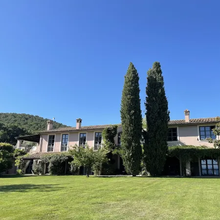 A home with effortless comfort & genuine Italian living. Near Rome, pool & lake