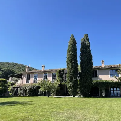 A home with effortless comfort & genuine Italian living. Near Rome, pool & lake