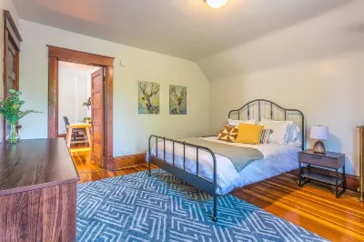 Stylish, modern loft with historic charm Các khách sạn gần Xcel Energy Center