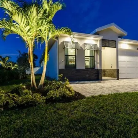 Luxurious 2023 New Construction — Executive Vacation Home Near Vanderbilt Beach