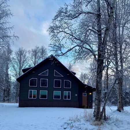 Brand-new Alaskan custom home awaits you in the heart of Hatcher Pass! Отели в г. Фишук