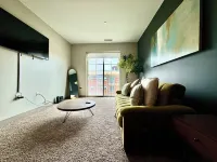 Quiet King Size with City Views