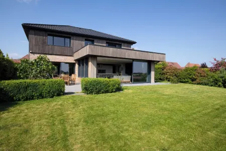 Proximité Lill, Villa moderne et lumineuse.Piscine intérieure  et home ciné Отели в г. Ентьер-ан-Веп