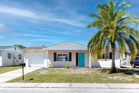 Sunny Escape: Vibrant Pool Home