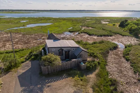 Breathtaking Sunsets on Plum Island at Blue Moon Отели рядом с достопримечательностью «Beach Access Point»