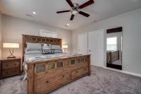 Beautiful Walnut Home 4bed/bathrooms with Private Parking Hotels near University of Dayton