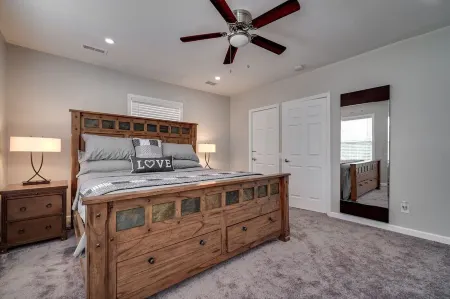 Beautiful Walnut Home 4bed/bathrooms with Private Parking