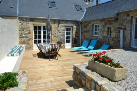 Penty, Sea View from 1st Floor, Bedroom on Ground Floor, Garden, Sea and GR34 500 m Away. Отели рядом с достопримечательностью «Chapelle Notre-Dame-De-Rocamadour»