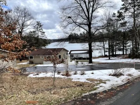 kos grove cottage - ATV trails close - easy on off !