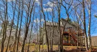 Mountain house w/ stunning views & gourmet kitchen 7 mi to Windham 9 to Hunter