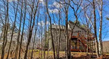 Mountain house w/ stunning views & gourmet kitchen 7 mi to Windham 9 to Hunter