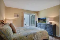 Traverse city condo/golfing/beaches/wineries/hiking