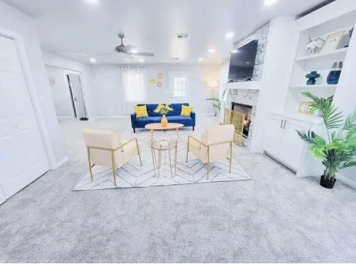 Hot Tub- Rose District-Walk to Shopping & Dining