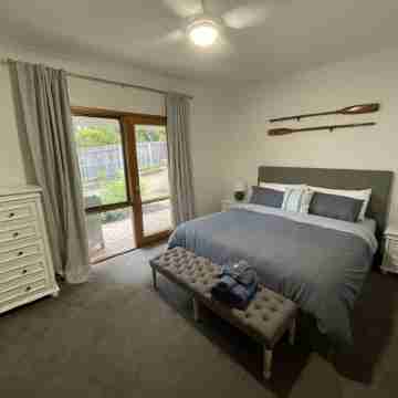 Stylish Coastal Hamptons home, 5 mins from Metung Village Rooms