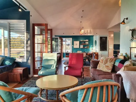 Reimagined Designer Lakehouse in Prime Location