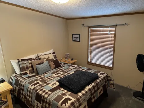 Beautiful & Cozy Waterfront Hill Lake cabin
