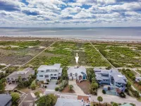 Beautiful Ocean front cottage with stunning views.  Golf cart included!