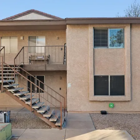 Central East Valley / Community Pool / Privacy