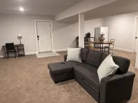 Spacious Private Basement Hotels in Severn