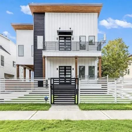 Modern/Luxury/Rooftop Deck/Downtown/Heated Pool/5BDRM