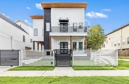 Modern/Luxury/Rooftop Deck/Downtown/Heated Pool/5BDRM