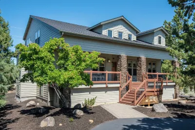 Spacious Trail Creek Retreat. Six bedroom, Eagle Crest!