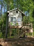 Charming Treehouse with Lake View and Access
