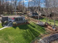 Charming 3 BR, Lakefront House on Lake Norman with Dock and Pier Bar