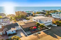 Beach Cottage a few homes from the Beach