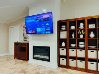 Coastal Treehouse, Heart of Destin! Walk to beach! Massive Balcony w/ Lake Views