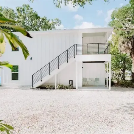 Modern Top Floor Rental Unit near Anna Maria Island