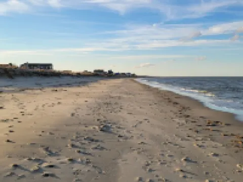 Escape to Our Spacious & Serene 3-Bedroom Home with Stunning Bay Views. Hotels in Milford