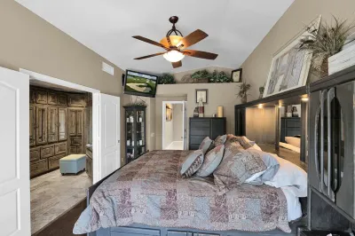LAKESIDE LUXURY & GOLF RESORT - Zero Edge Pool Hotels near Sam's Club