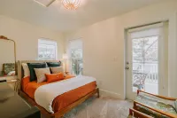 Mermaid's Muse - close to beach & downtown Ocean Springs! Includes golf cart!