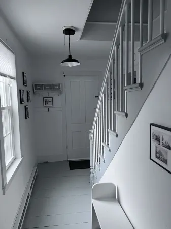 Charming, Updated 3 Bedroom Farmhouse Farm Stay.